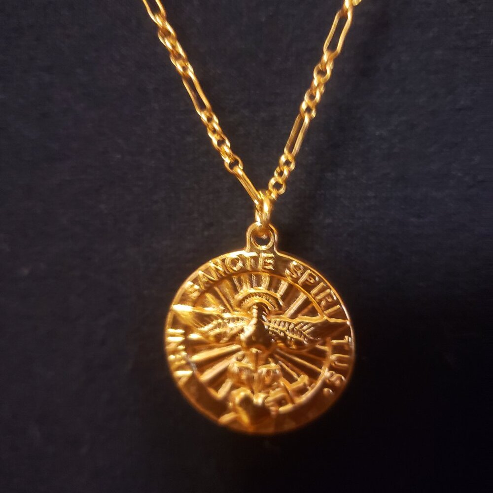 Gold Medallion Pendant Necklace - Elegant Layered Chain - Picture 5 of 5